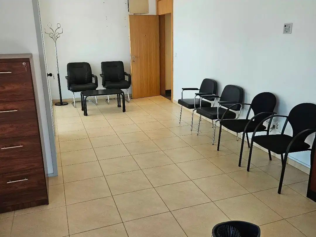 Büro zur Miete in Sevilla mit Klimaanlage, Heizung und Möbliert