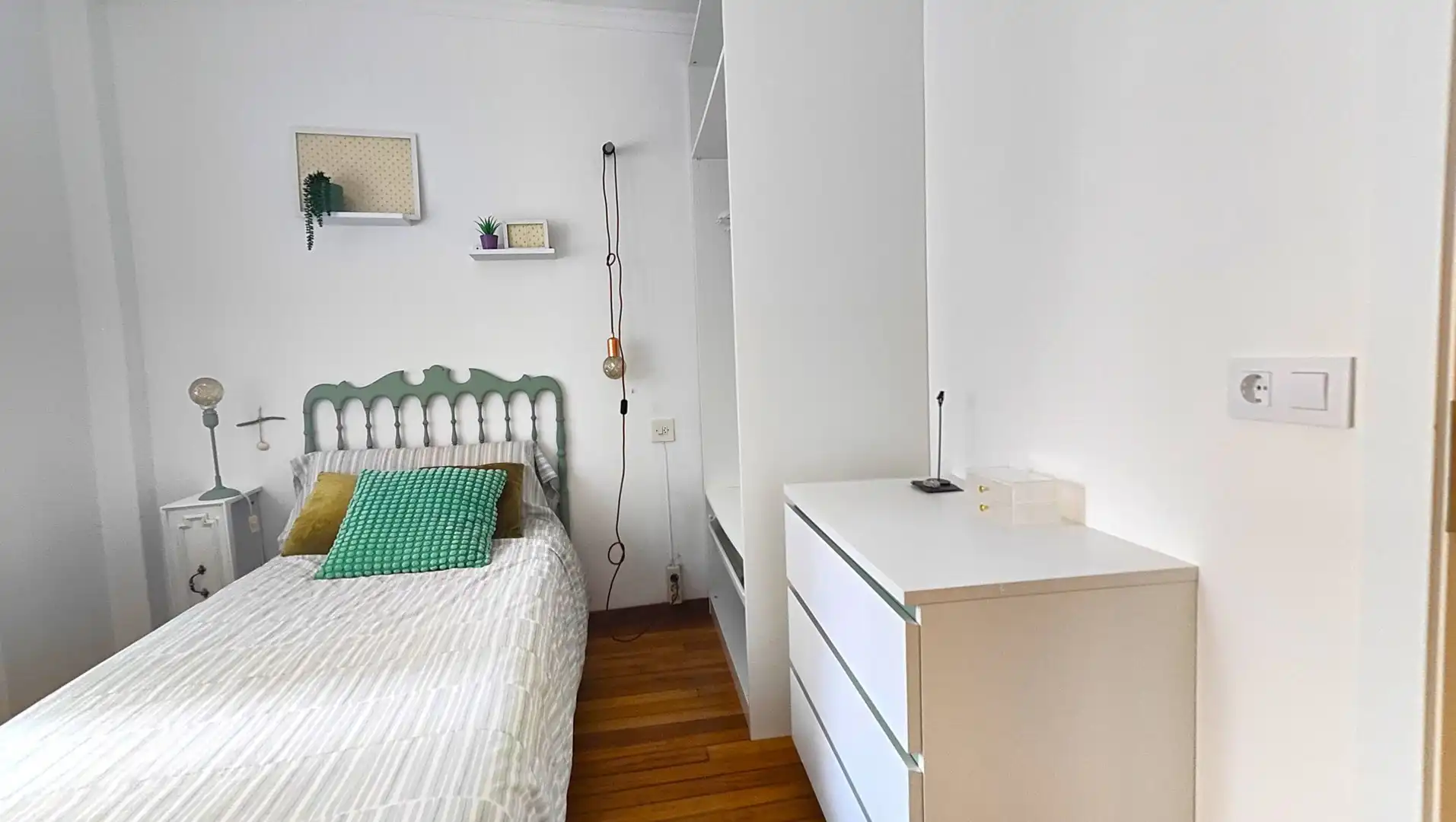 Habitación de Piso en venta en Santiago de Compostela  con Trastero y Amueblado