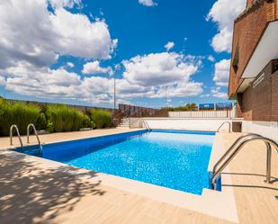 Swimming pool of Single-family semi-detached for sale in  Madrid Capital  with Air Conditioner, Private garden and Terrace