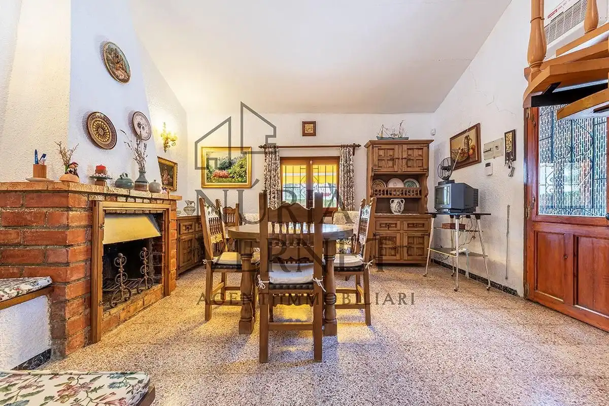 Sala d'estar de Finca rústica en venda en Les Borges del Camp amb Piscina comunitària