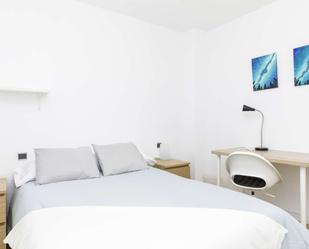 Bedroom of Flat to share in  Zaragoza Capital  with Air Conditioner and Terrace