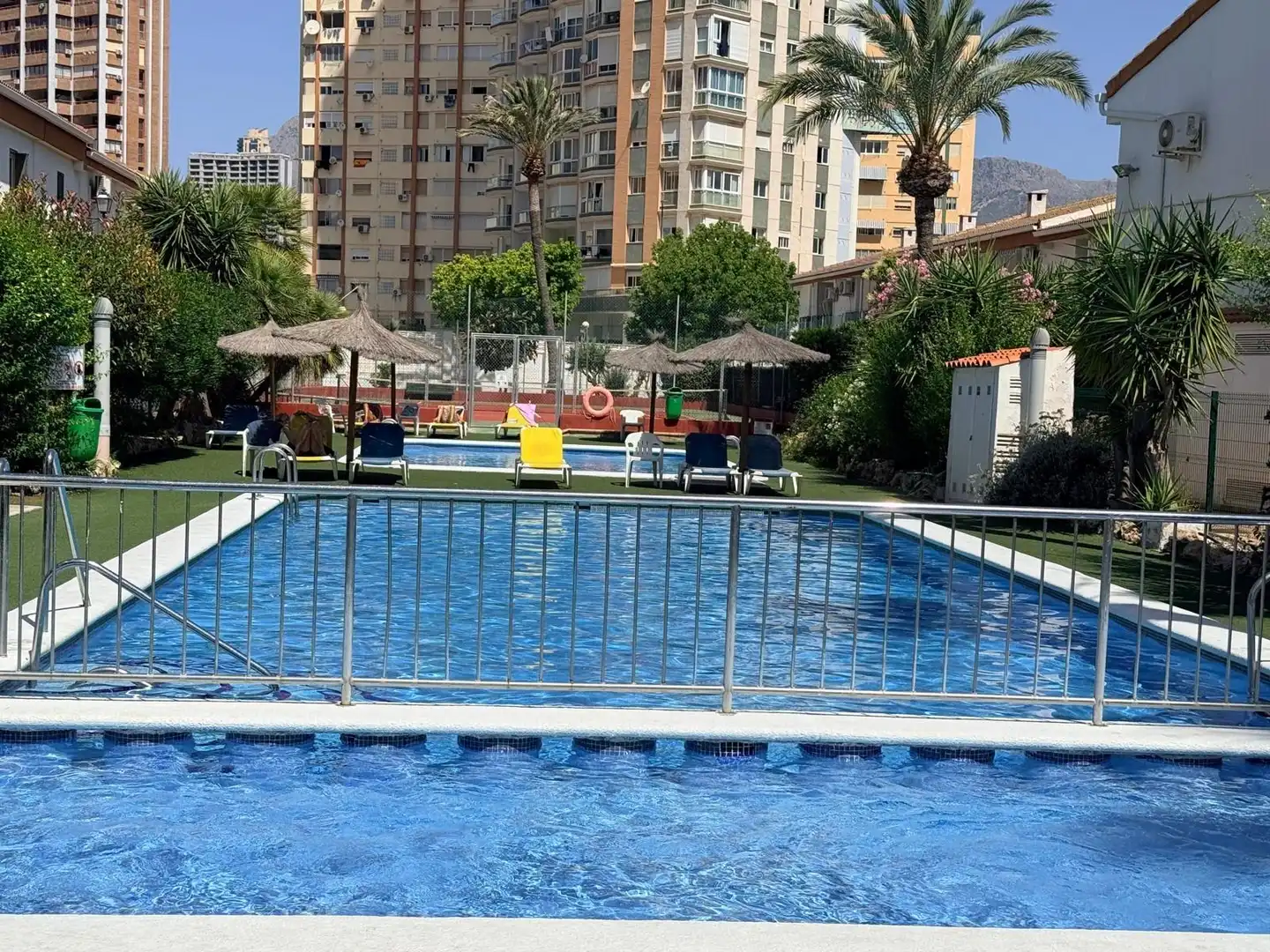 Piscina de Apartament en venda en Benidorm amb Jardí privat, Terrassa i Moblat