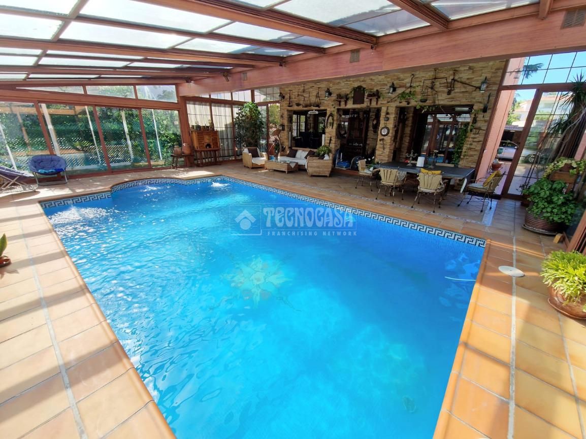 Swimming pool of House or chalet for sale in Coslada  with Air Conditioner, Heating and Parquet flooring
