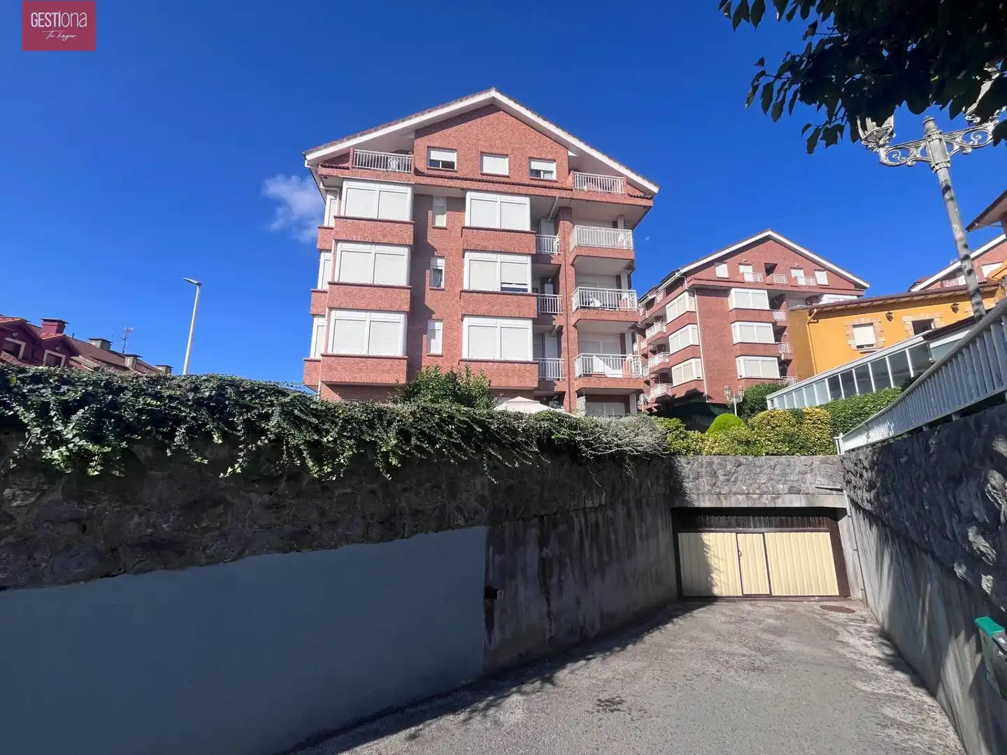 Außenansicht von Dachboden zum Verkauf in Noja mit Heizung, Terrasse und Möbliert