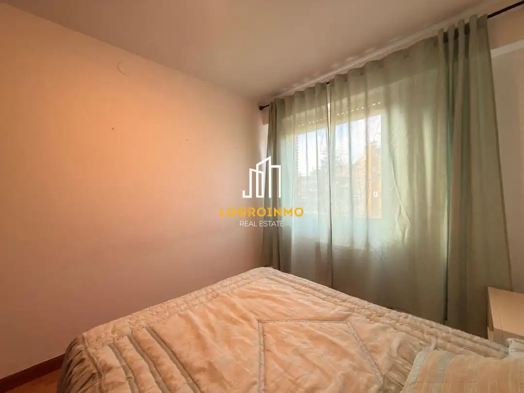 Bedroom of Detached homes for sale in  Logroño  with Heating, Private garden and Terrace