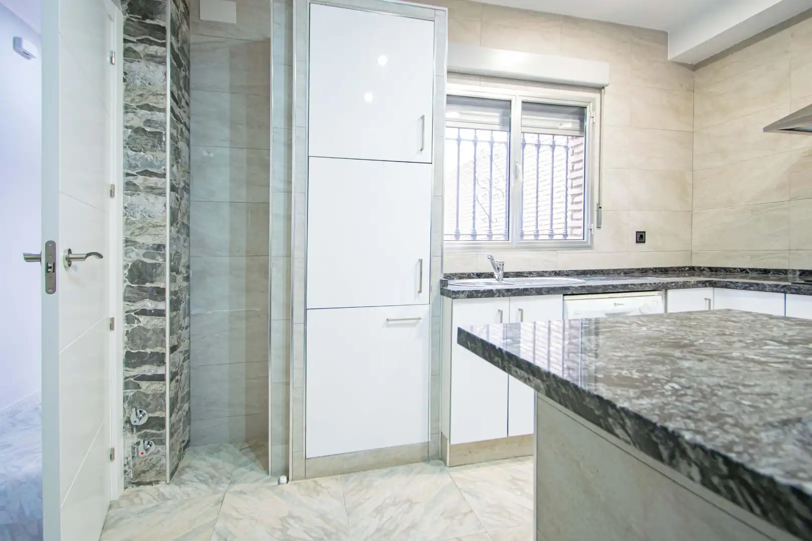 Cocina de Casa o chalet en venta en Sevilla con Aire acondicionado, Calefacción y Terraza