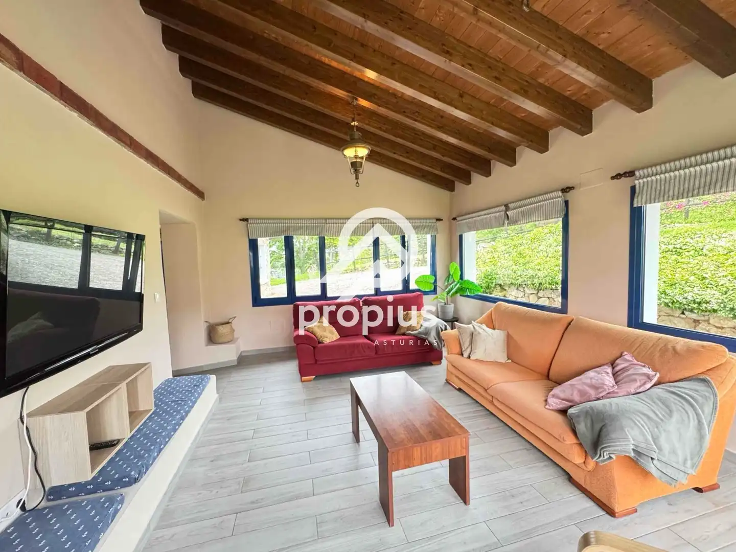 Sala de estar de Casa o chalet en venta en Ribadesella con Calefacción, Jardín privado y Terraza