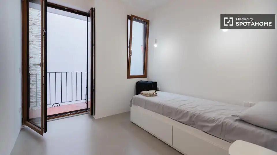 Appartamento con terrazza in affitto a Extramurs, imagen 17