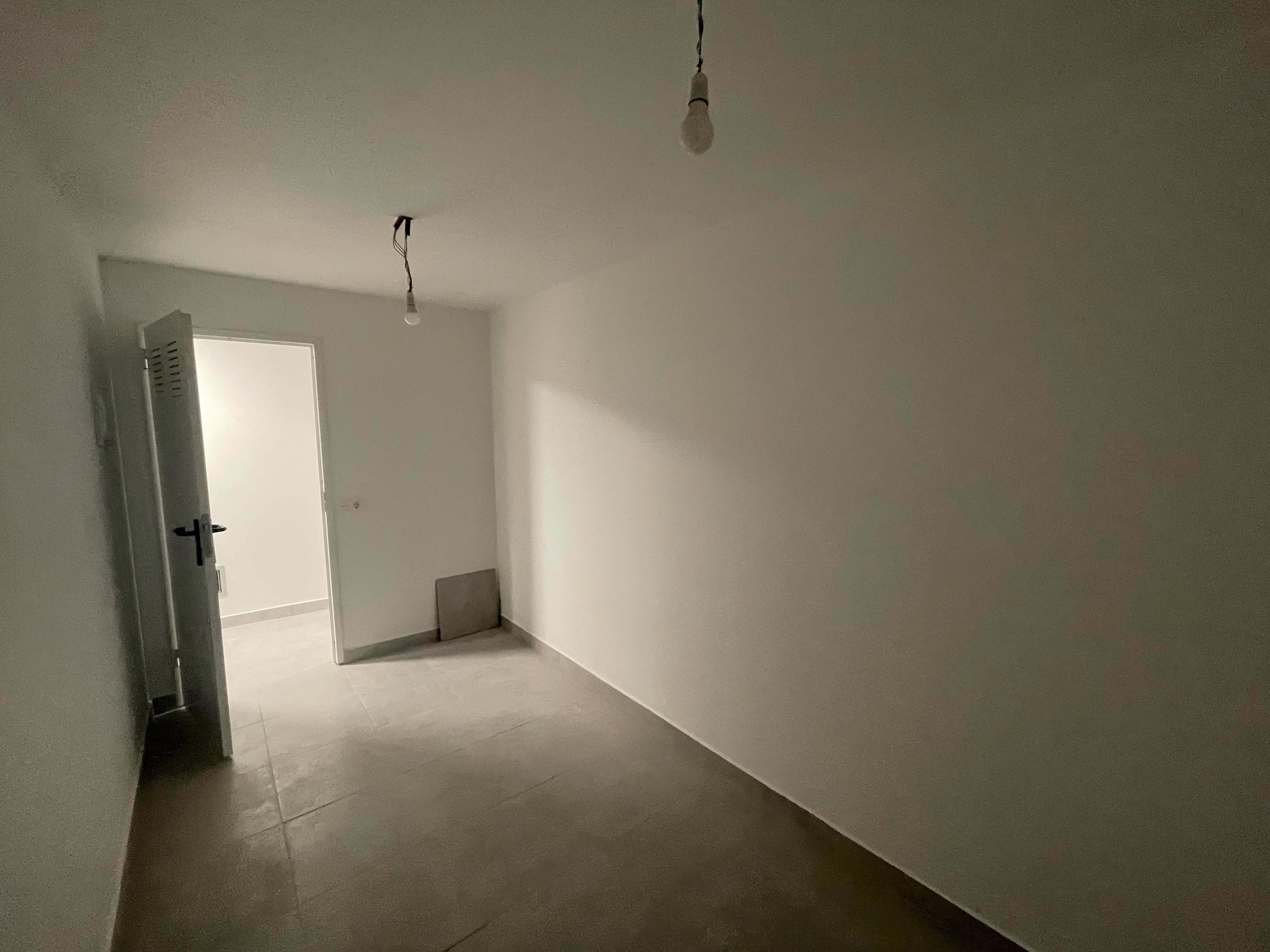 Box room to rent in León Capital 