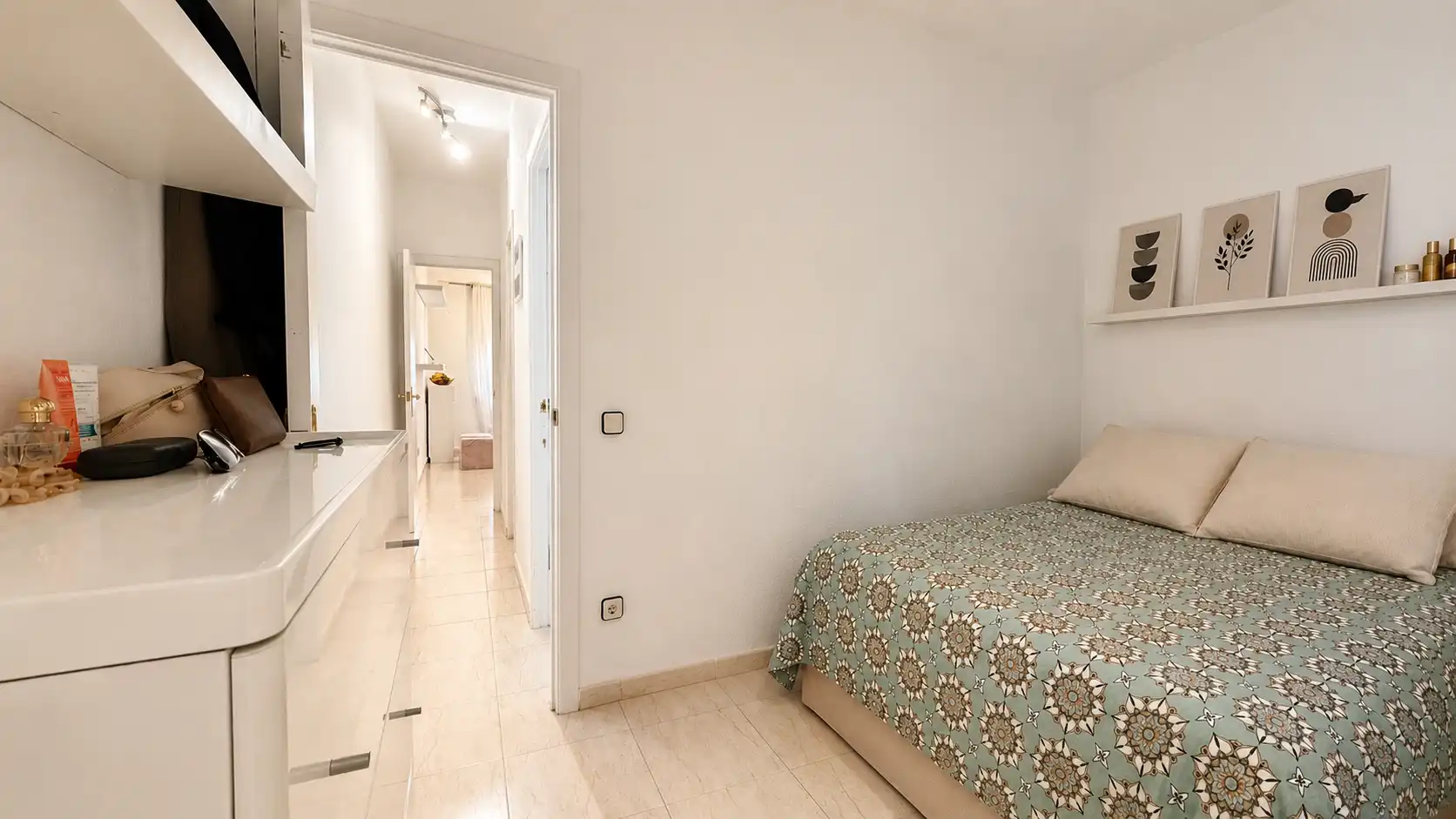 Bedroom of Flat for sale in Barcelona