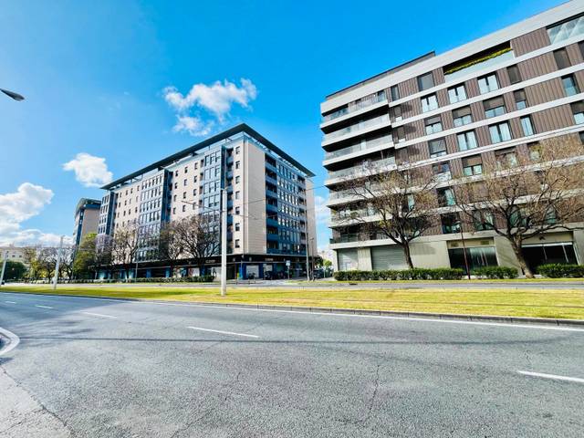 Piso en Venta en Calle Enramadilla en Parque María Luisa -Giralda Sur