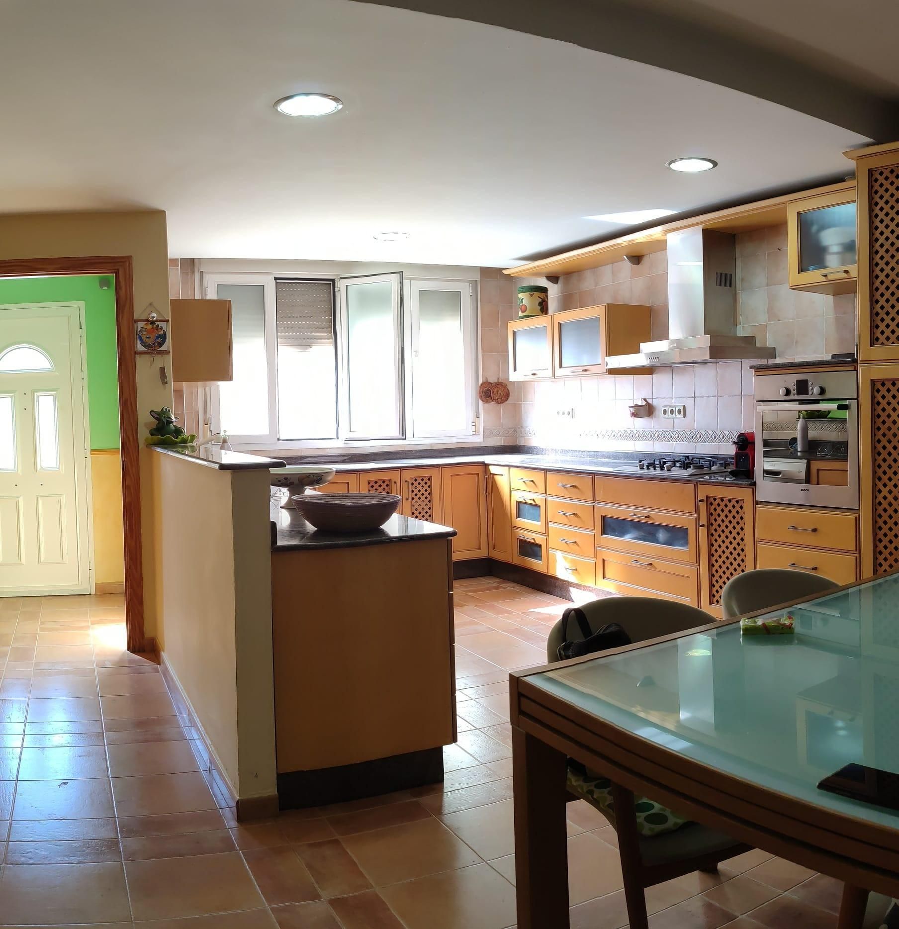 Cuina de Casa adosada en venda en Macael amb Calefacció i Traster