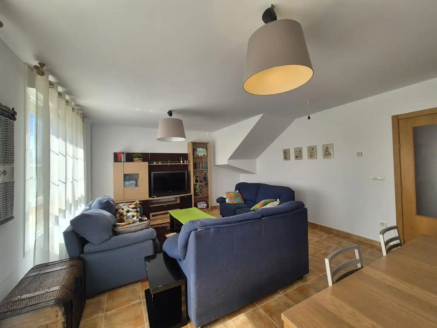 Sala d'estar de Casa adosada en venda en Burgos