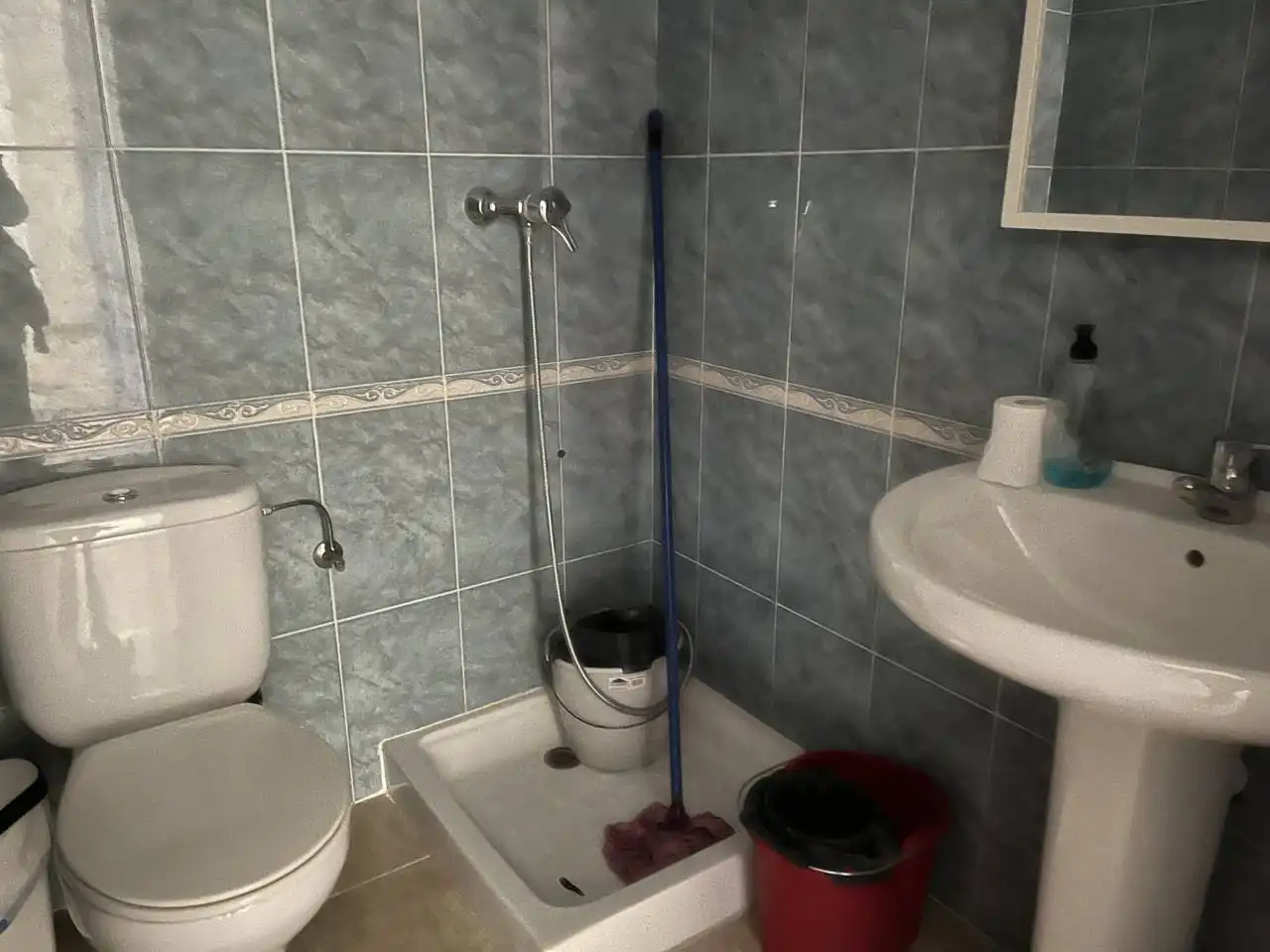 Badezimmer von Geschaftsraum zur Miete in Alcañiz