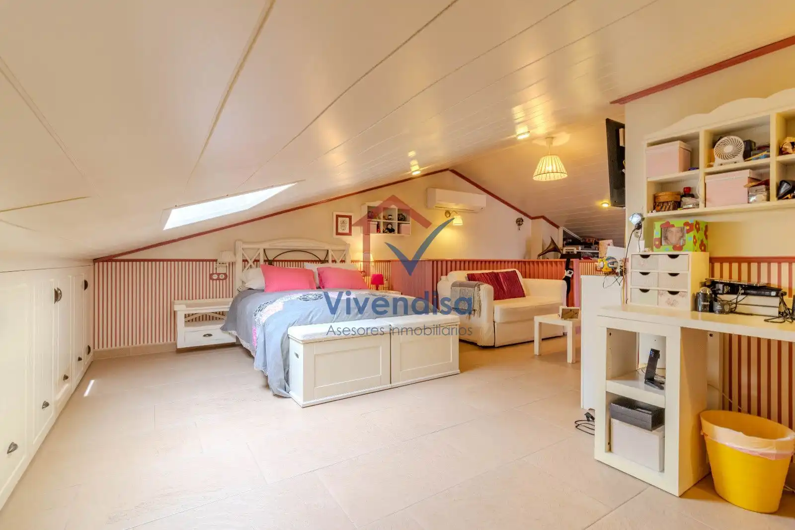 Habitación de Casa adosada en venta en Cabanillas del Campo con Terraza y Piscina