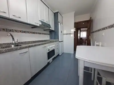 Küche von Wohnung zur Miete in Oviedo  mit Parkett und Möbliert