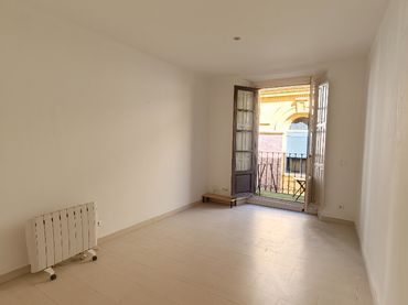 Flat with balcony to rent in Plaza de Cascorro 3