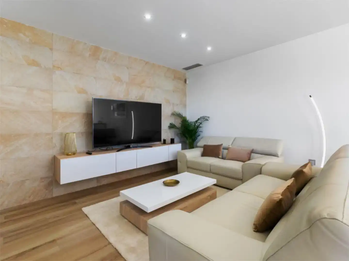 Sala d'estar de Casa o xalet en venda en Rojales amb Jardí privat, Parquet i Piscina