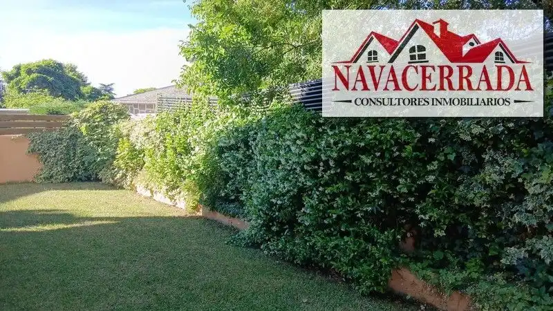 Vista exterior de Casa o xalet en venda en Navacerrada amb Calefacció, Jardí privat i Piscina comunitària