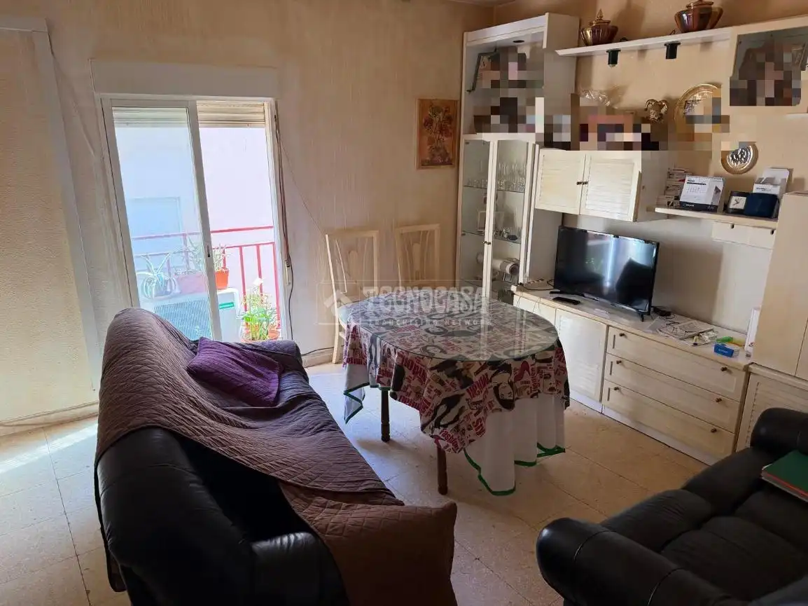 Sala d'estar de Pis en venda en Jaén amb Balcó