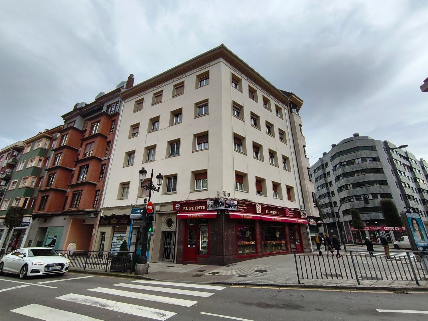 Vista exterior de Pis en venda en Oviedo  amb Traster