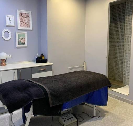 Local comercial en Alquiler en Calle de la Reina Fabiola en La Granja