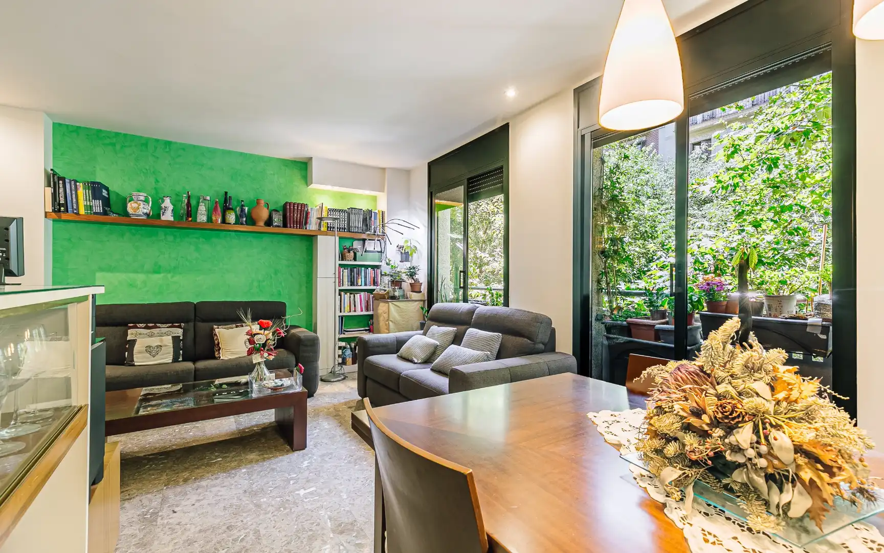 Living room of Duplexes for sale in Barcelona  with Heating, Furnished and Balcony