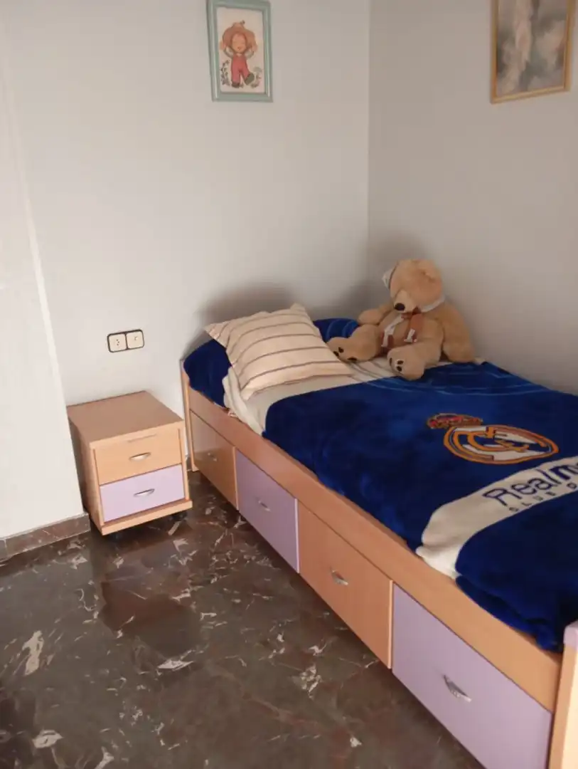 Dormitori de Pis en venda en Linares amb Terrassa, Traster i Moblat