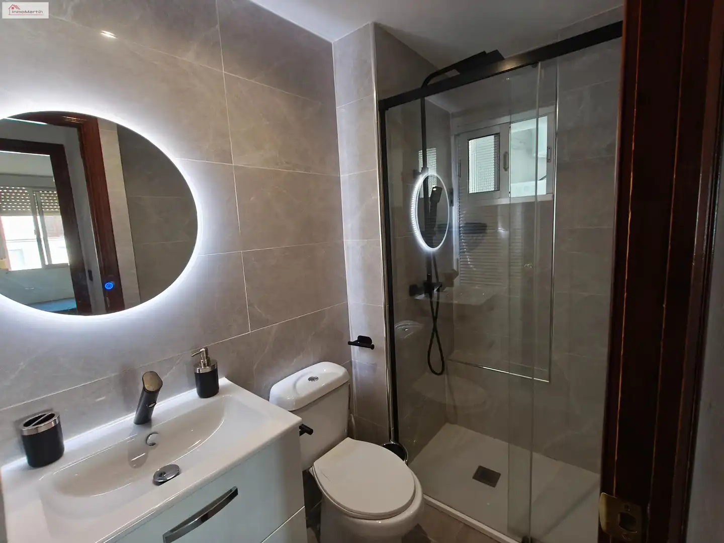 Baño de Piso en venta en Alcalá del Río con Aire acondicionado, Amueblado y Horno