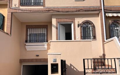 Vista exterior de Casa adosada en venda en Santa Olalla amb Aire condicionat, Traster i Balcó