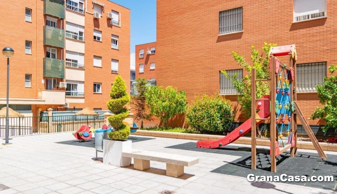 Vista exterior de Pis de lloguer en  Granada Capital amb Aire condicionat, Calefacció i Moblat