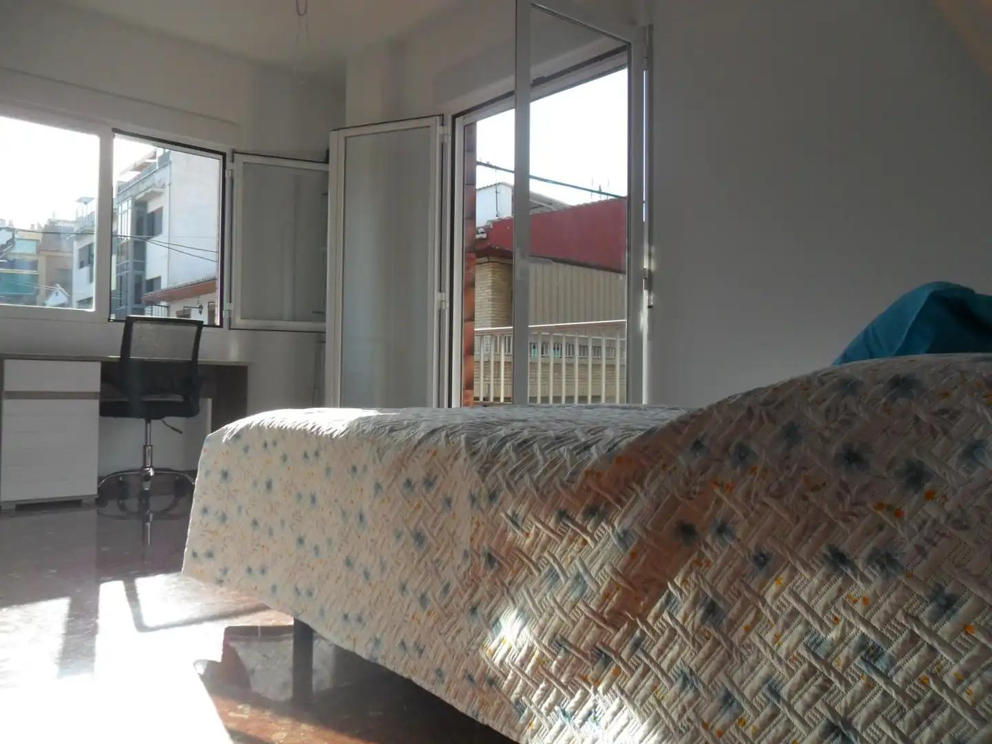 Schlafzimmer von Dachboden zur Miete in Maracena mit Terrasse, Abstellraum und Möbliert