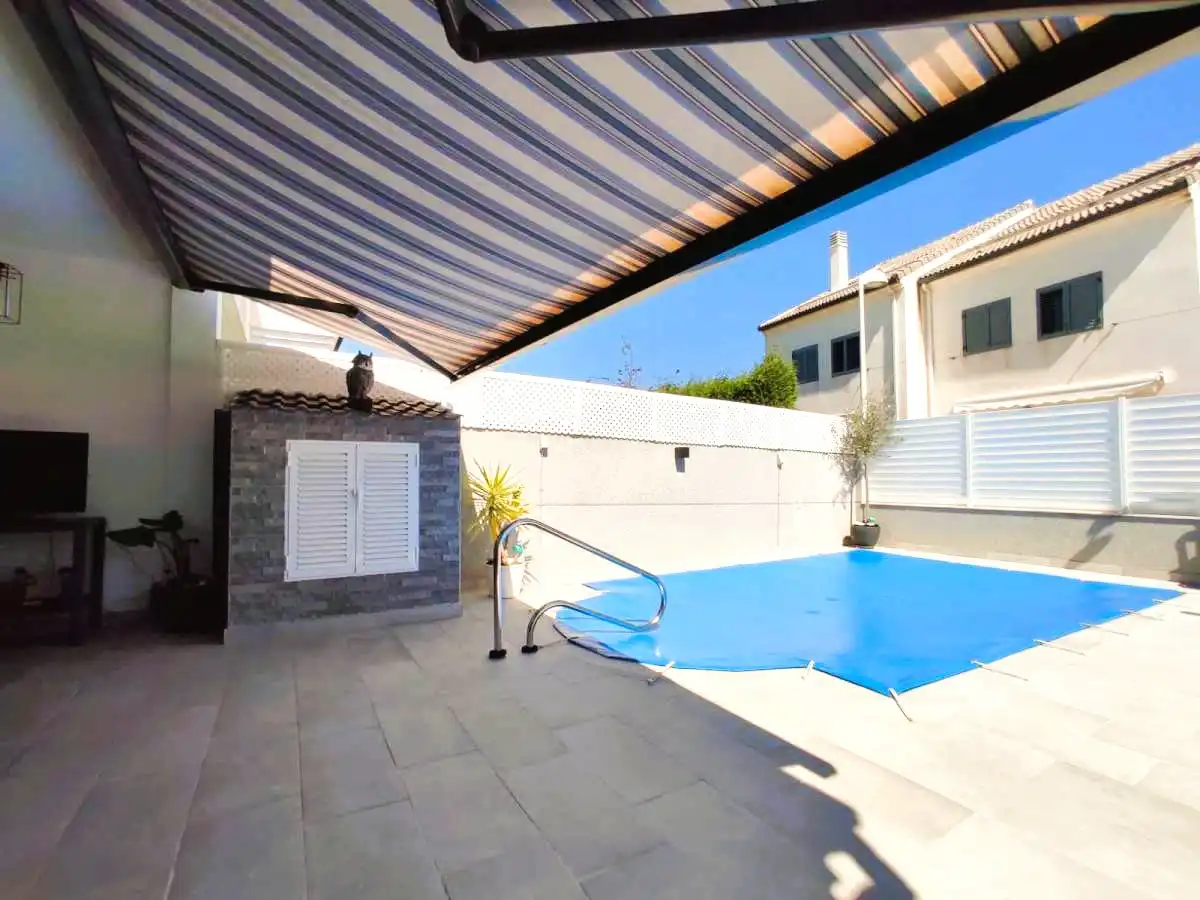 Swimming pool of Detached homes for sale in Sagunto / Sagunt  with Air Conditioner and Swimming Pool