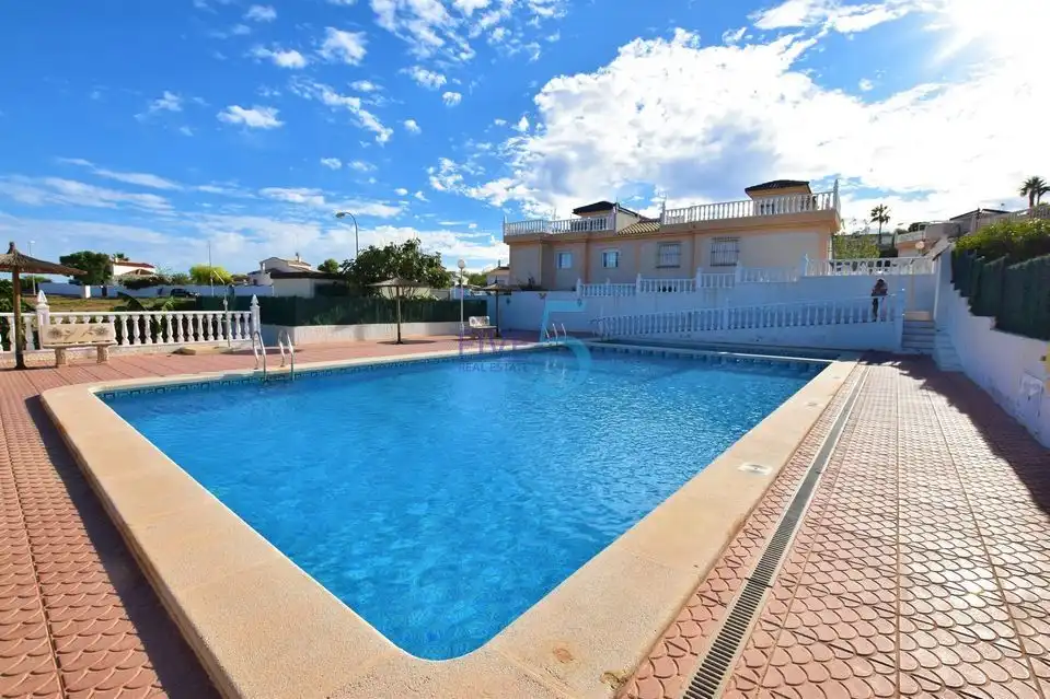 Casa adosada en venta en Rojales Hills - Rosa Bugalows