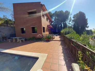 Villa con balcone in vendita a Corbera de Llobregat