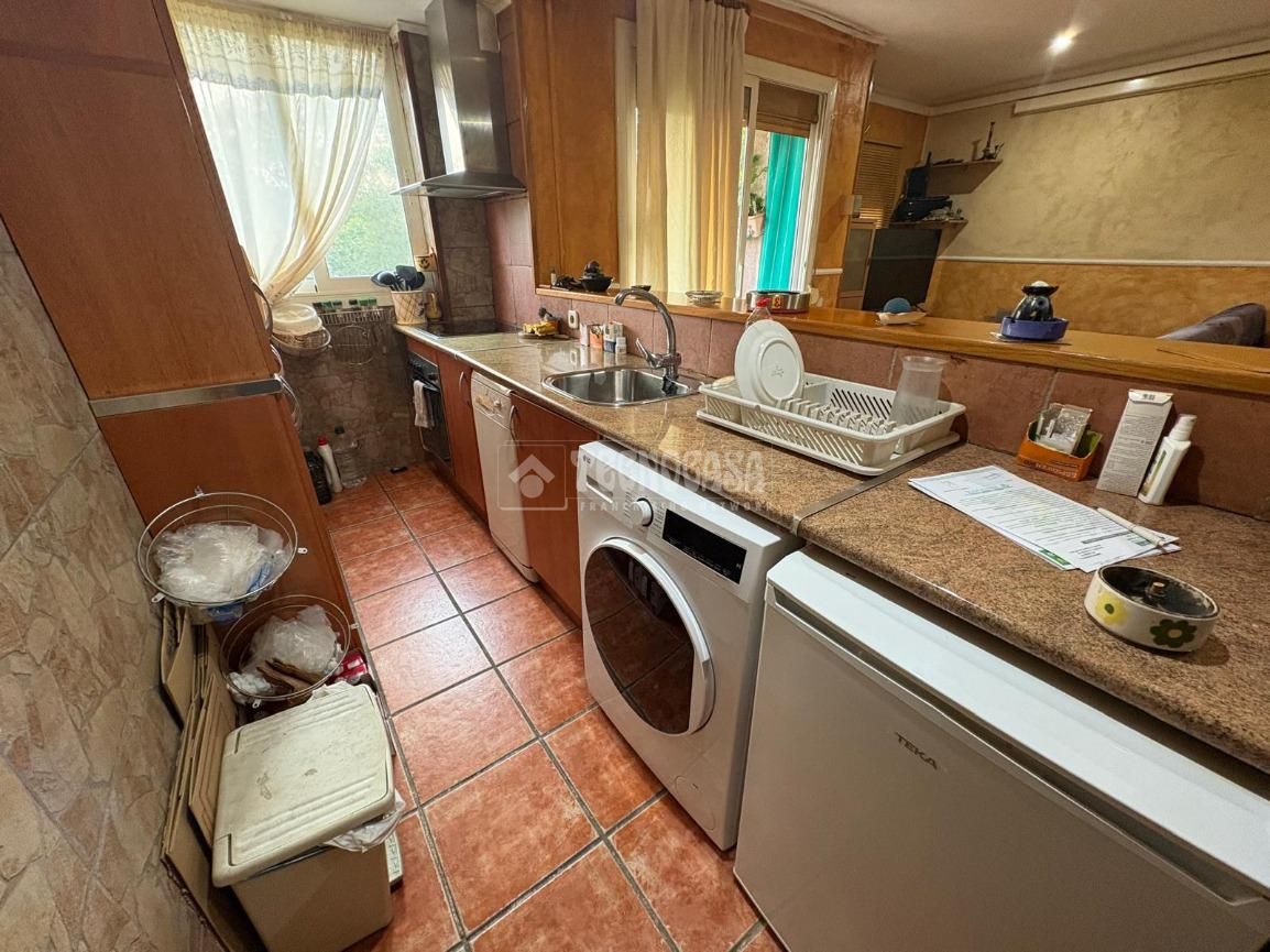 Cuina de Pis en venda en Sant Adrià de Besòs amb Aire condicionat, Parquet i Balcó