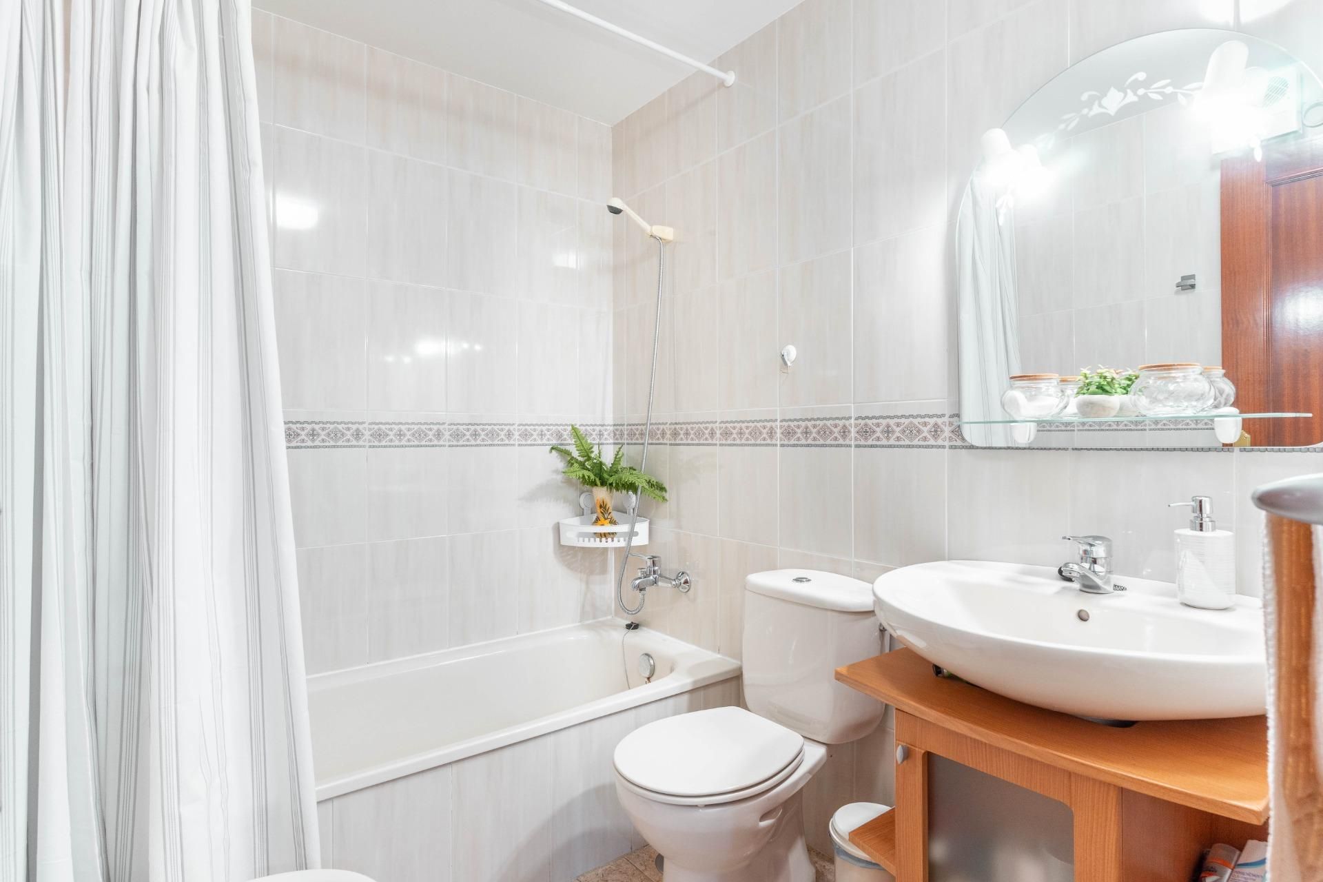 Baño de Piso en venta en El Franco  con Trastero