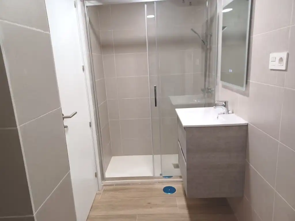 Bany de Apartament de lloguer en Madrid amb Traster