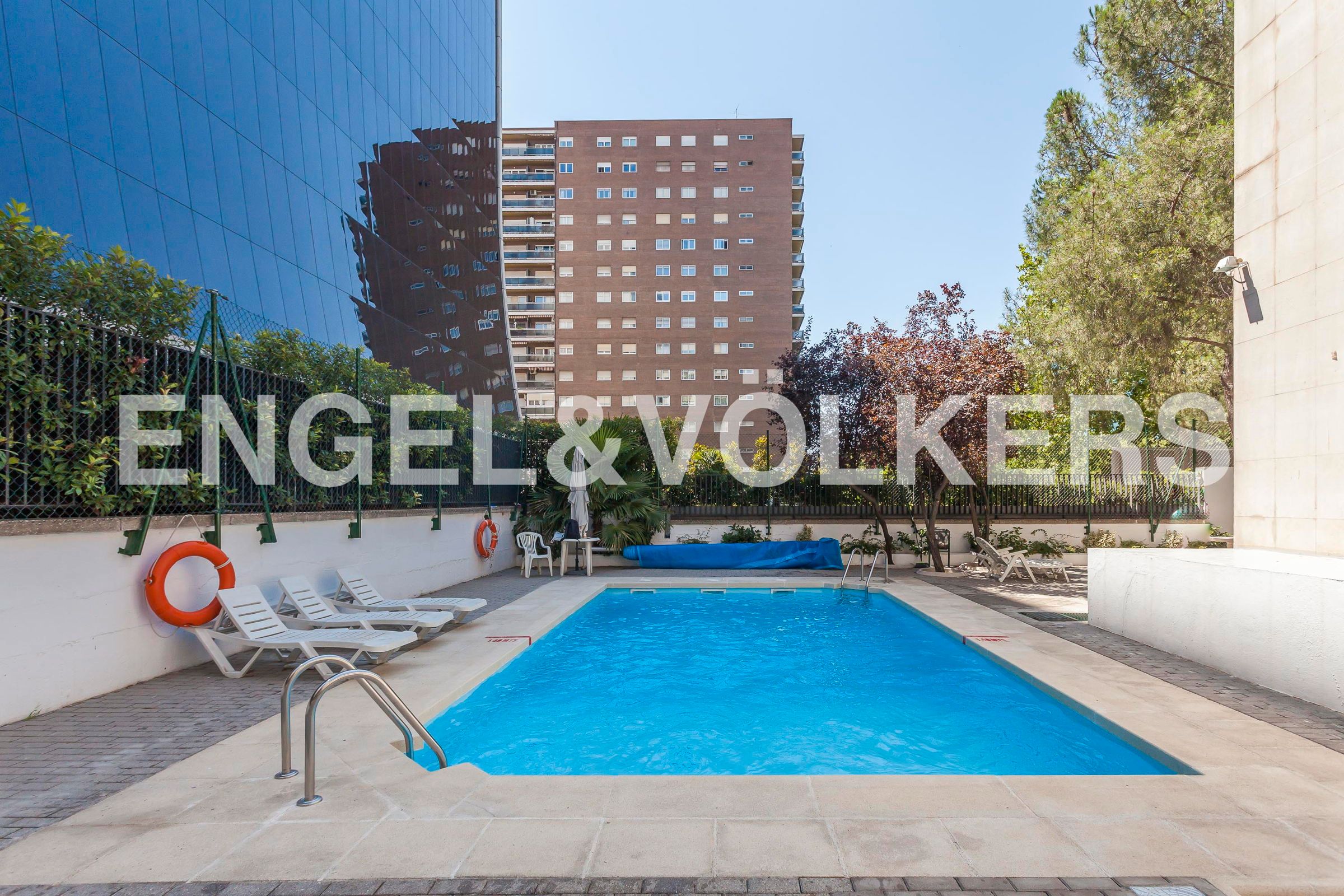 Piscina de Apartament de lloguer en  Madrid Capital amb Aire condicionat, Calefacció i Piscina