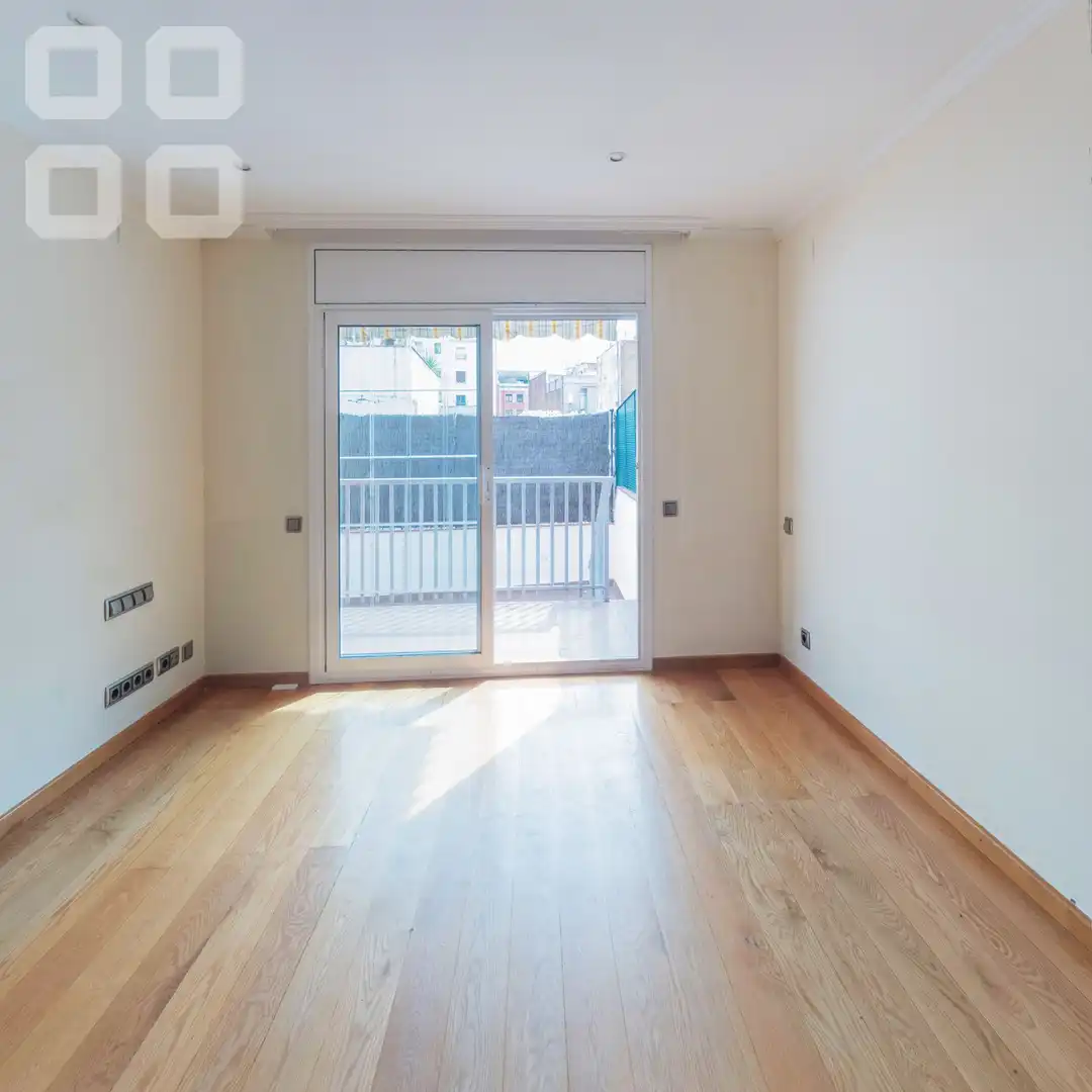 Habitación de Piso en venta en L'Hospitalet de Llobregat con Parquet, Terraza y Balcón