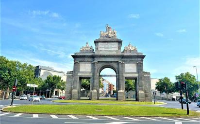 Exterior view of Flat for sale in  Madrid Capital  with Air Conditioner, Terrace and Balcony