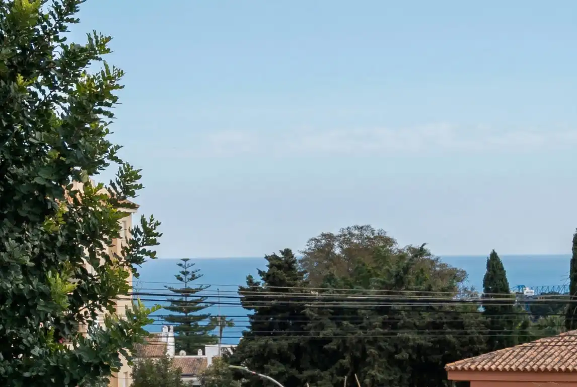 Vista exterior de Casa adosada en venda en Torremolinos amb Aire condicionat, Terrassa i Piscina