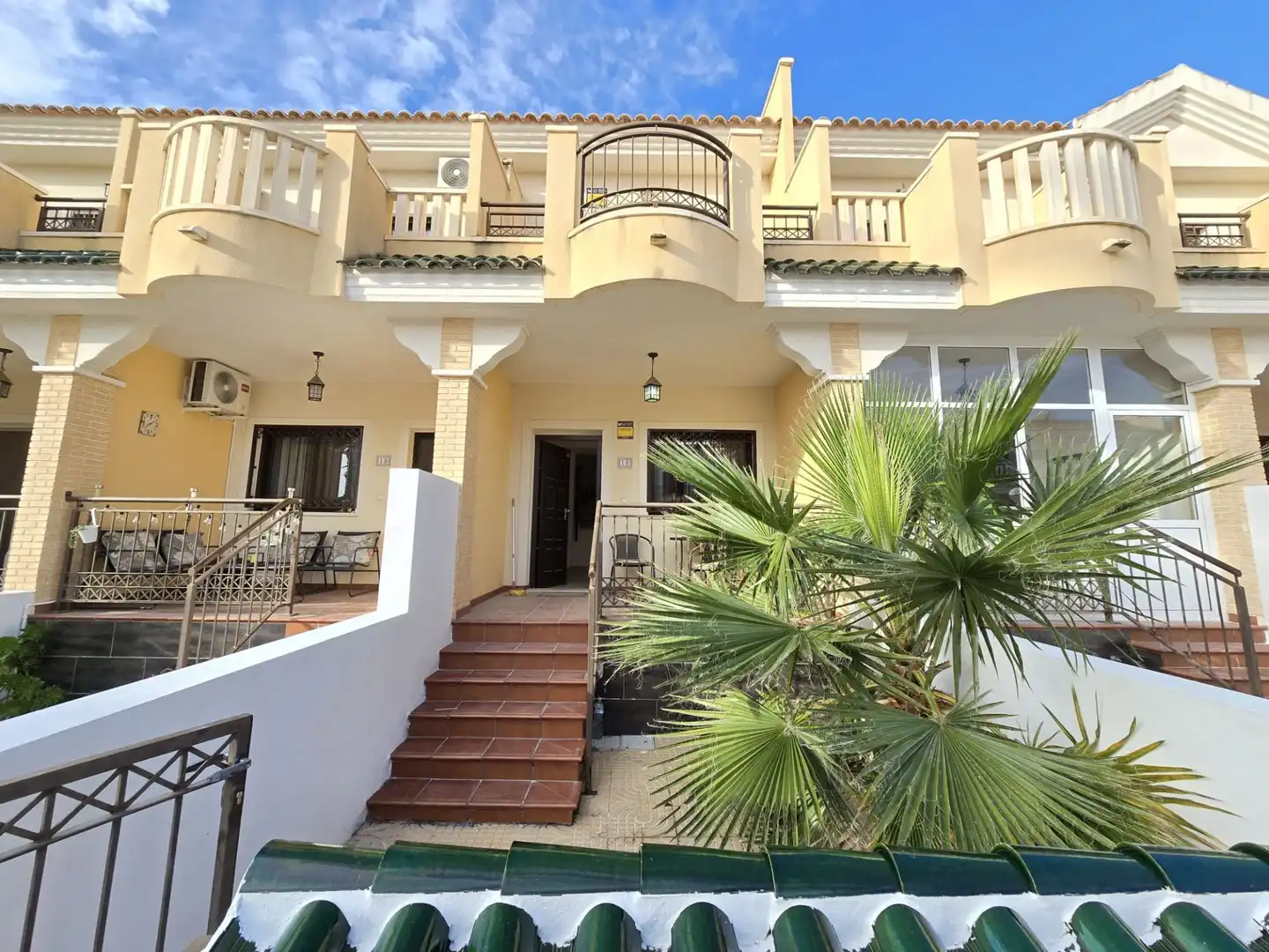 Vista exterior de Casa adosada en venda en Rojales amb Jardí privat, Traster i Piscina comunitària