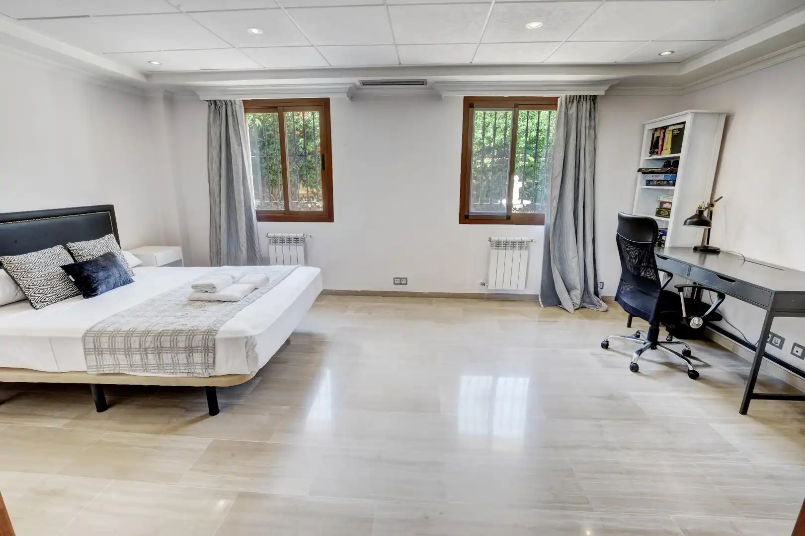 Dormitori de Casa o xalet en venda en Benalmádena amb Aire condicionat, Calefacció i Jardí privat