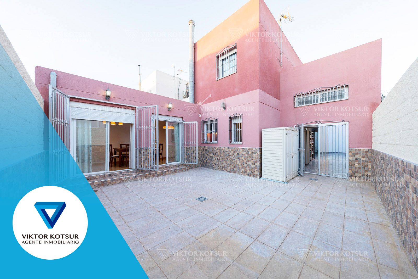 Vista exterior de Casa adosada en venda en Vícar amb Aire condicionat, Moblat i Forn