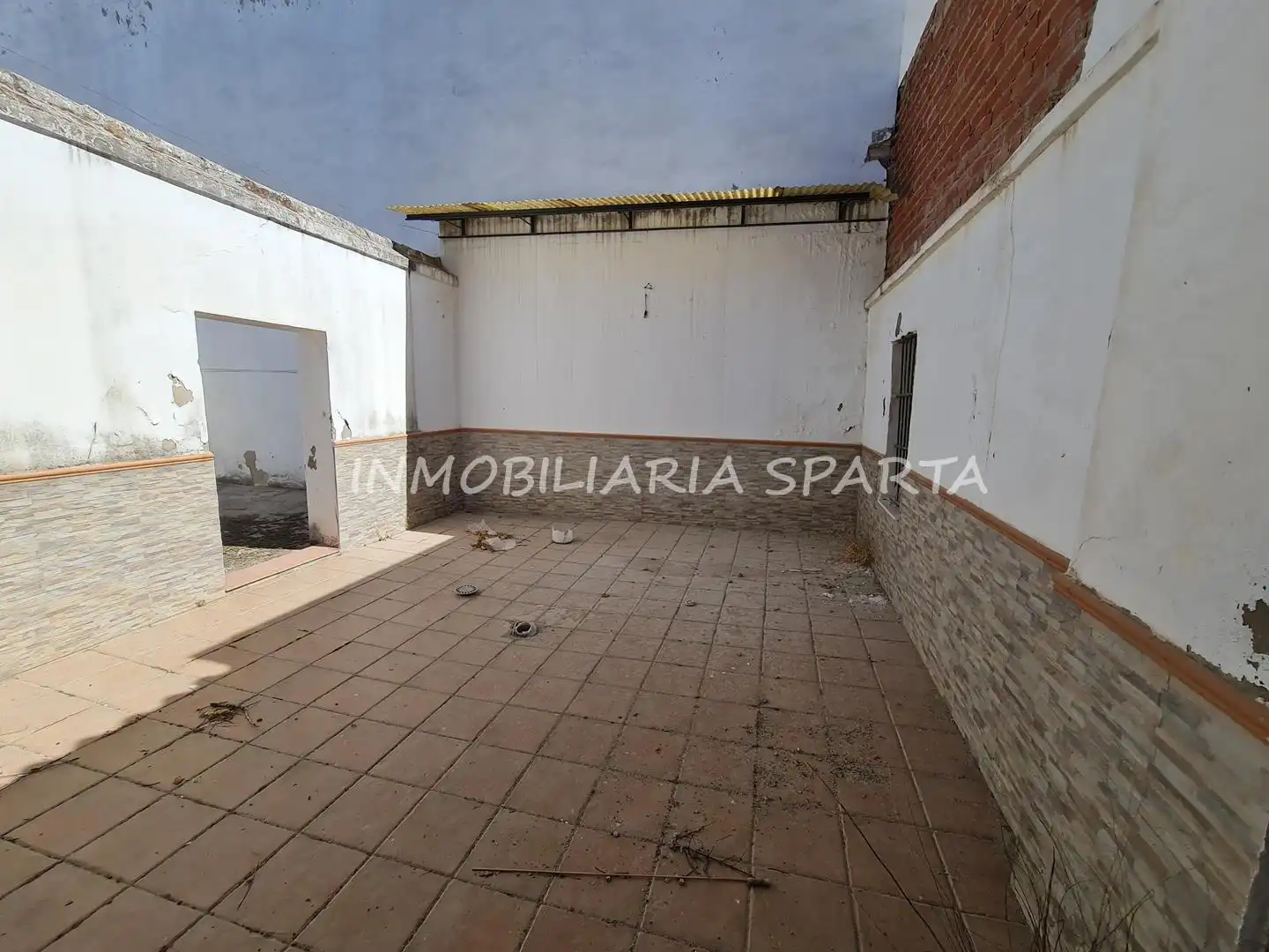 Casa adosada en venda en Sanlúcar la Mayor amb Jardí privat i Balcó