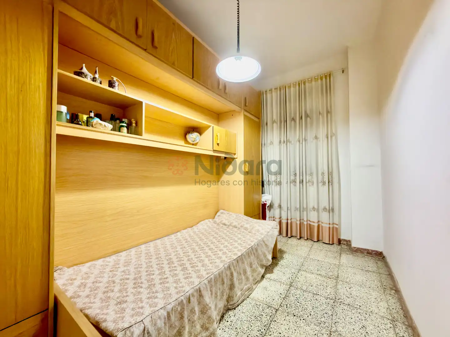 Schlafzimmer von Wohnung zum Verkauf in Barcelona mit Möbliert, Ofen und Balkon