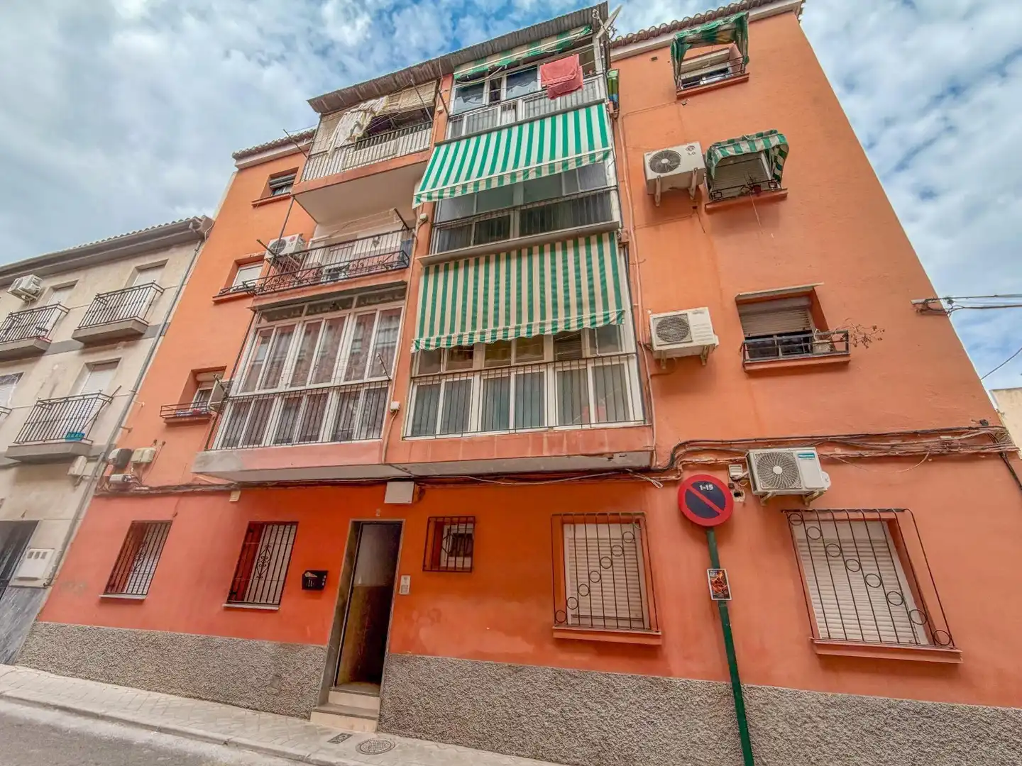 Vista exterior de Piso en venta en Granada con Aire acondicionado, Calefacción y Terraza