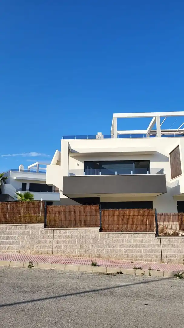 Vista exterior de Ático en venta en Orihuela con Aire acondicionado, Terraza y Trastero