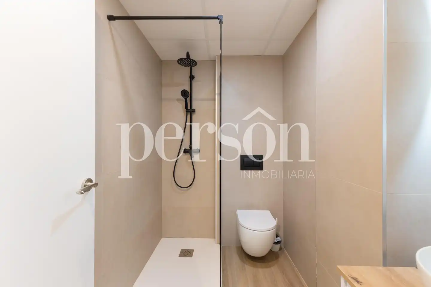 Baño de Piso en venta en Valencia con Aire acondicionado, Calefacción y Balcón